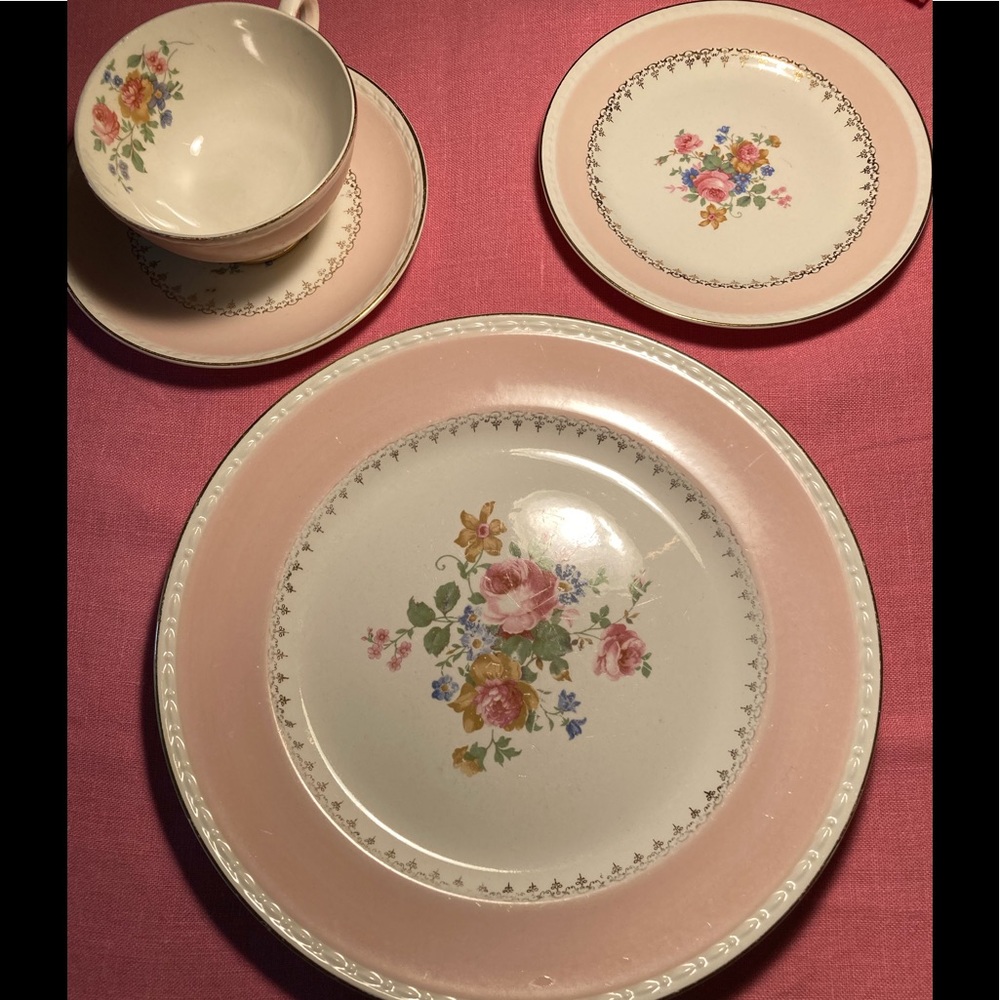 SOLD***Vintage Homer Laughlin Marilyn Pink place setting
